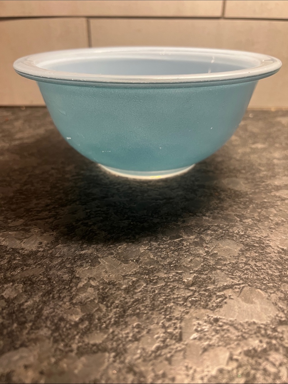 Vintage 1 ltr 322 Pyrex Robin egg Blue Glass Bowl.